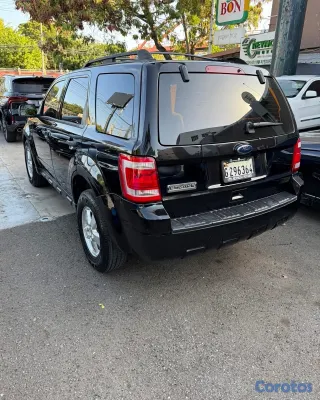 2010 Ford Escape — foto 5 / 9