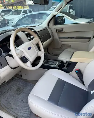 2010 Ford Escape — foto 6 / 9