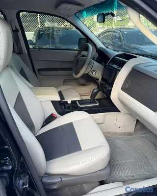 2010 Ford Escape — foto 7 / 9