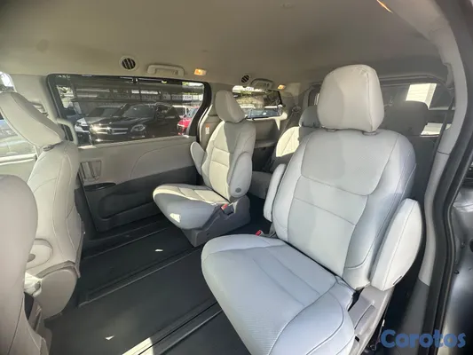 2020 Toyota Sienna — foto 4 / 11