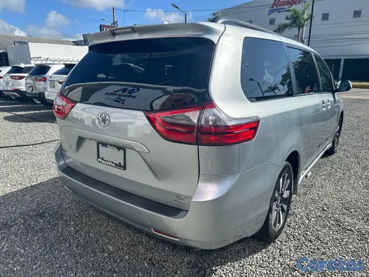 2020 Toyota Sienna — foto 8 / 11