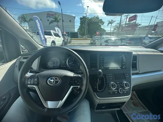 2020 Toyota Sienna — foto 9 / 11