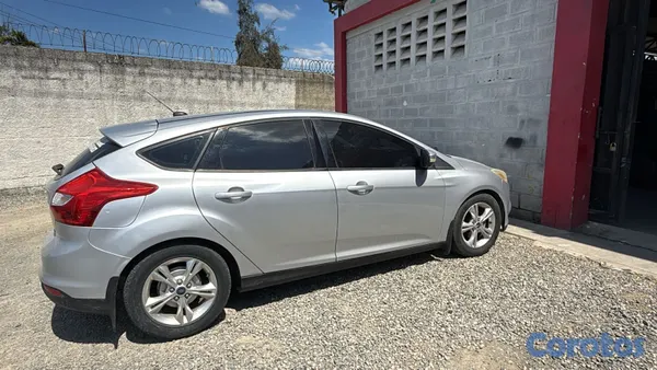 2014 Ford Focus — foto 2 / 5