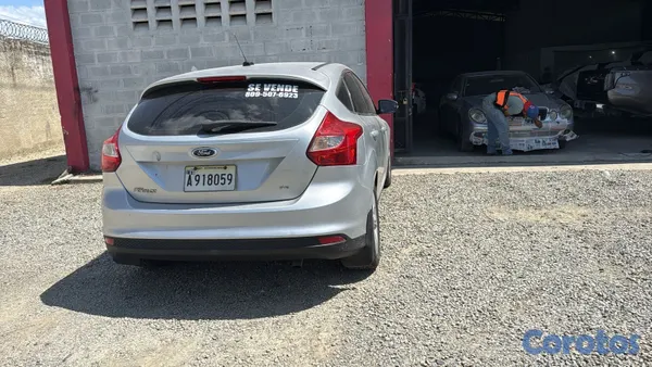 2014 Ford Focus — foto 4 / 5