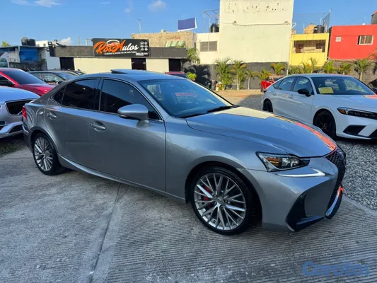 2018 Lexus Is — foto 3 / 9