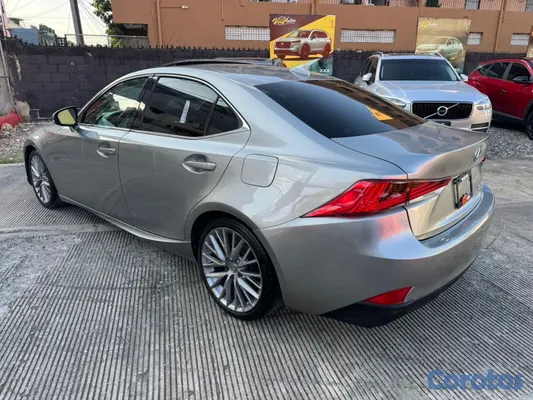 2018 Lexus Is — foto 4 / 9