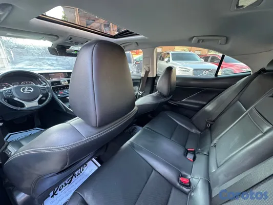 2018 Lexus Is — foto 7 / 9