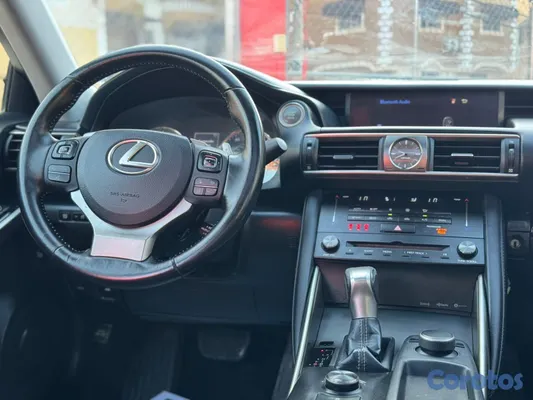 2018 Lexus Is — foto 9 / 9