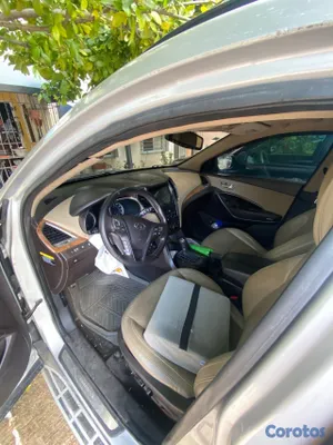 2014 Hyundai Santa Fe — foto 4 / 6