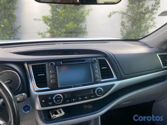 2017 Toyota Highlander — foto 6 / 11