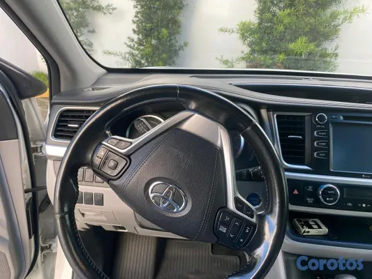 2017 Toyota Highlander — foto 8 / 11