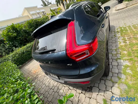 2022 Volvo XC40 INSCRIPTION — foto 4 / 10