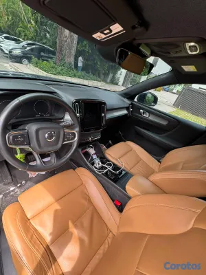 2022 Volvo XC40 INSCRIPTION — foto 9 / 10