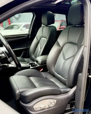 2020 Porsche Macan — foto 10 / 19