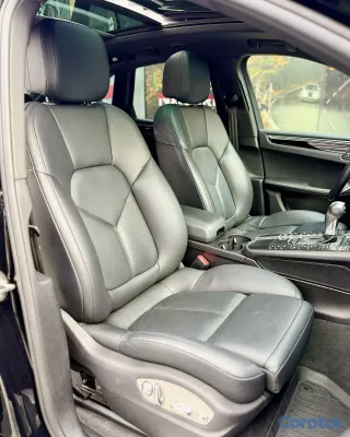 2020 Porsche Macan — foto 11 / 19