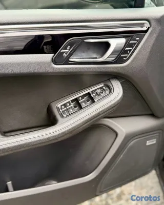 2020 Porsche Macan — foto 16 / 19