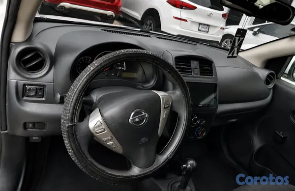 2016 Nissan Versa — foto 2 / 6