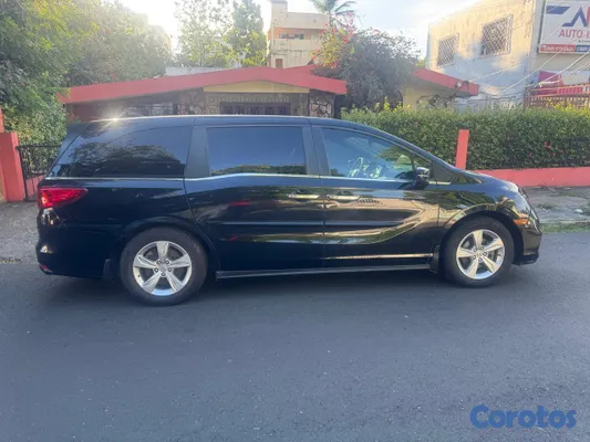 2020 Honda Odyssey — foto 2 / 8