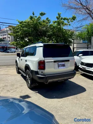 2025 Toyota Land Cruiser Prado — foto 8 / 10