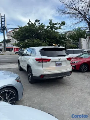 2019 Toyota Highlander — foto 8 / 10