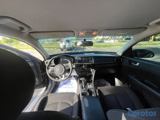 2019 Kia Optima — foto 6 / 10