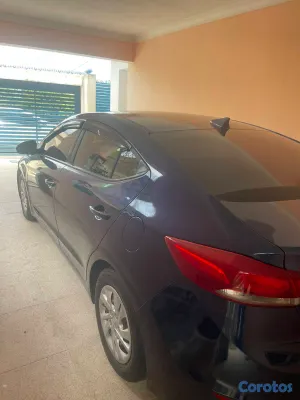 2017 Hyundai Elantra — foto 3 / 5