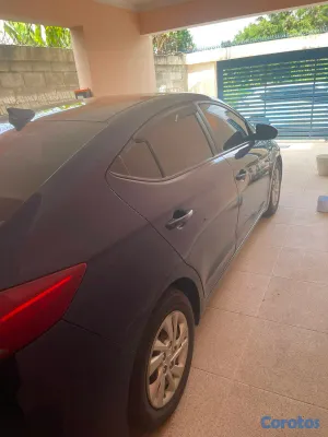 2017 Hyundai Elantra — foto 4 / 5