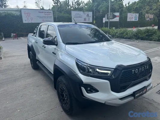 2025 Toyota Hilux — foto 2 / 11