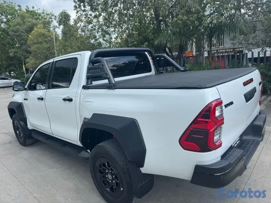 2025 Toyota Hilux — foto 4 / 11