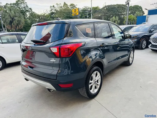 2019 Ford Escape — foto 4 / 10