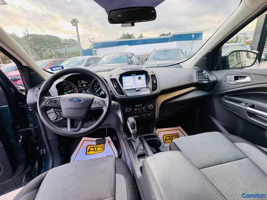 2019 Ford Escape — foto 8 / 10