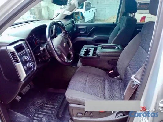 2017 Chevrolet Silverado — foto 4 / 8