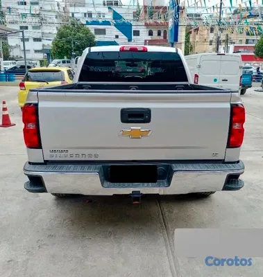2017 Chevrolet Silverado — foto 6 / 8