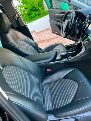 2019 Toyota Camry — foto 2 / 6