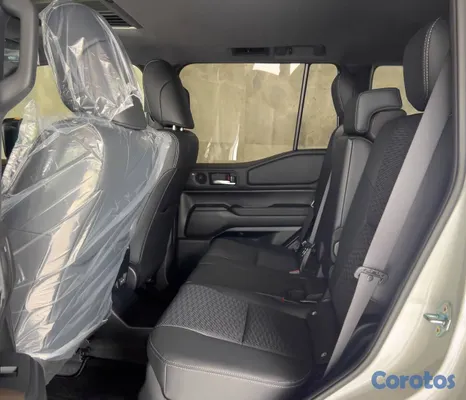 2027 Toyota Land Cruiser Prado — foto 7 / 11