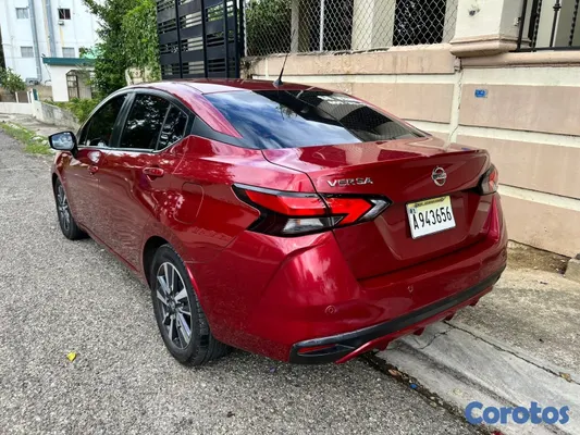 2022 Nissan Versa — foto 3 / 10
