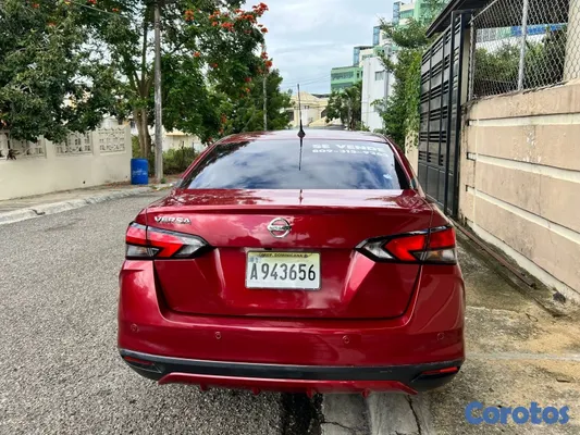 2022 Nissan Versa — foto 4 / 10
