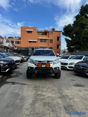2016 Isuzu Mux — foto 2 / 9
