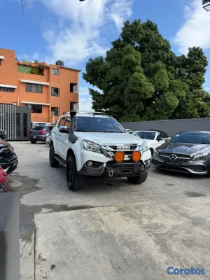 2016 Isuzu Mux — foto 3 / 9