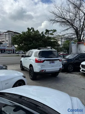 2016 Isuzu Mux — foto 8 / 9