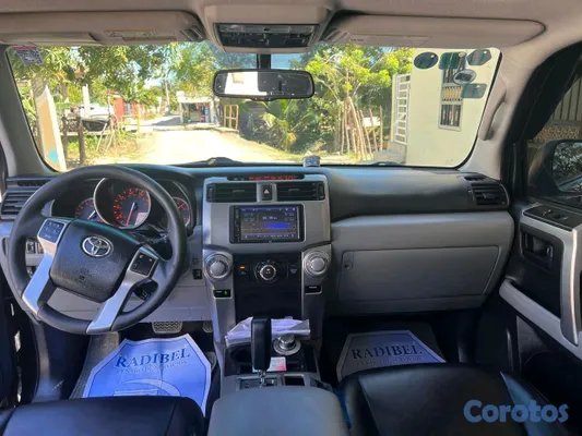 2014 Toyota 4 Runner — foto 6 / 7