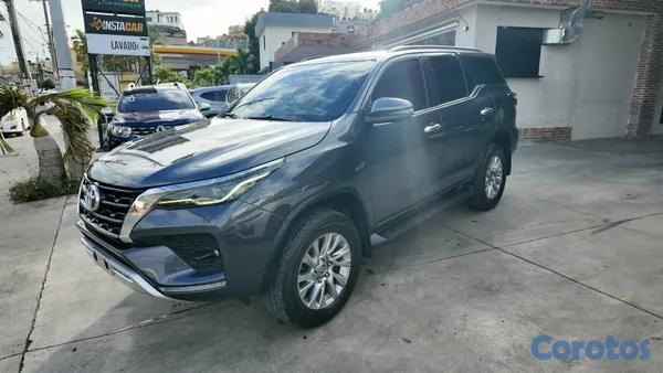 2022 Toyota Fortuner — foto 3 / 9