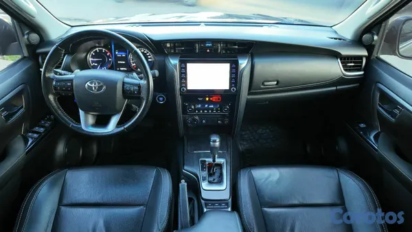 2022 Toyota Fortuner — foto 7 / 9