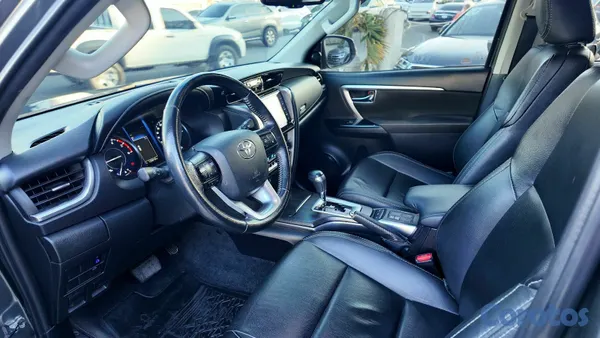 2022 Toyota Fortuner — foto 8 / 9