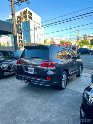 2020 Toyota Land Cruiser — foto 7 / 14