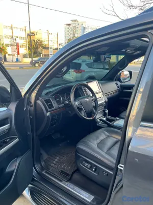 2020 Toyota Land Cruiser — foto 10 / 14
