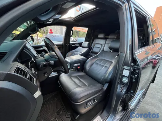 2020 Toyota Land Cruiser — foto 11 / 14