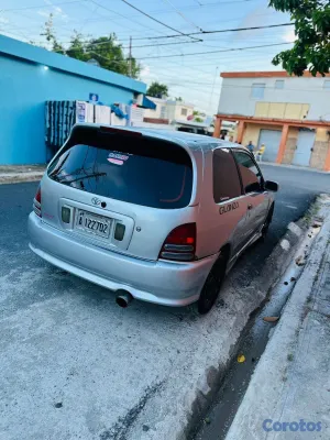 2000 Toyota Starlet — foto 2 / 5