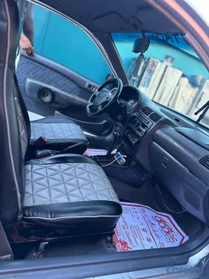 2000 Toyota Starlet — foto 4 / 5