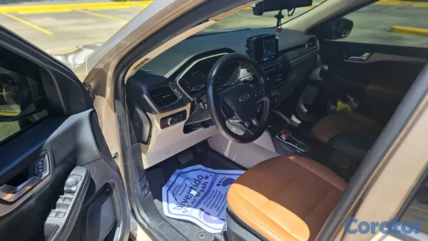 2020 Ford Escape — foto 4 / 10